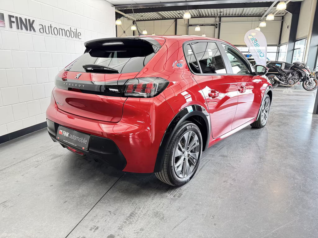 Peugeot e-208