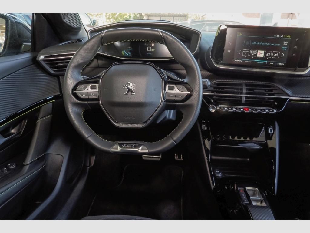 Peugeot e-208