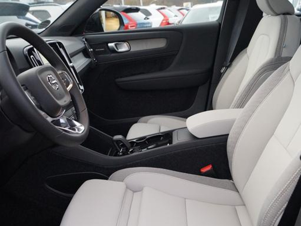 Volvo EX40