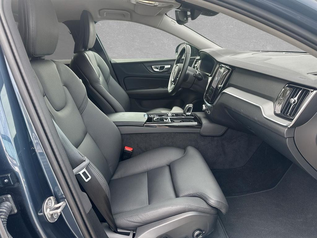 Volvo V60 AWD T8 Hybrid Plus Dark