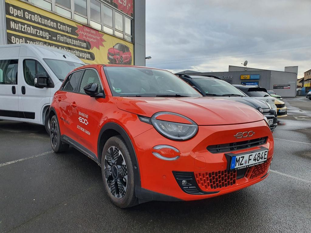 Fiat 600e "La Prima" - LED, Navi, 18" Alu, etc.