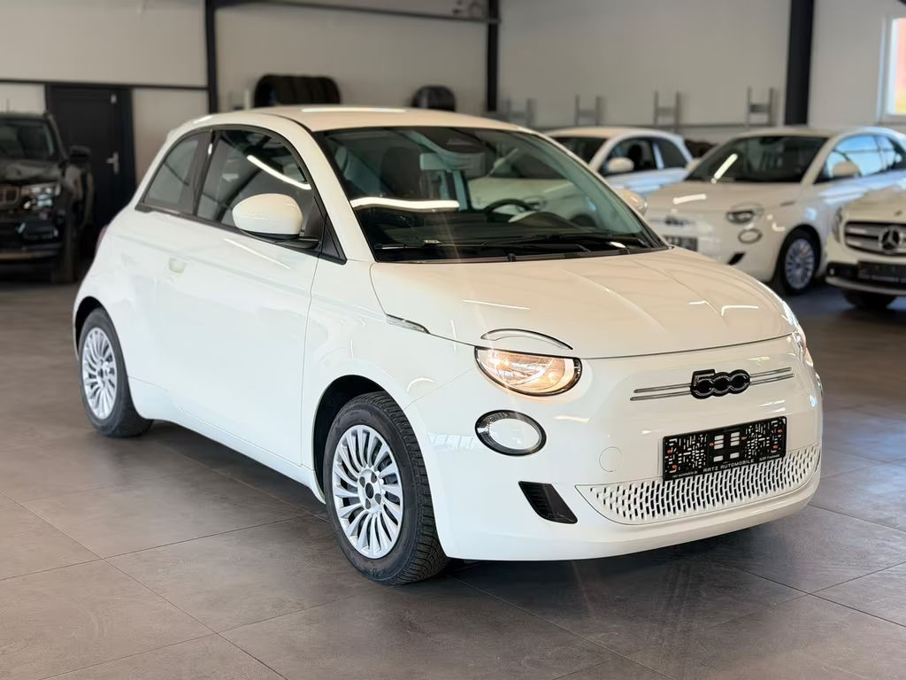 Fiat 500e 11KW+CARPLAY+TEMP+SPUR.ASS+STAND.HZ+NAVI+
