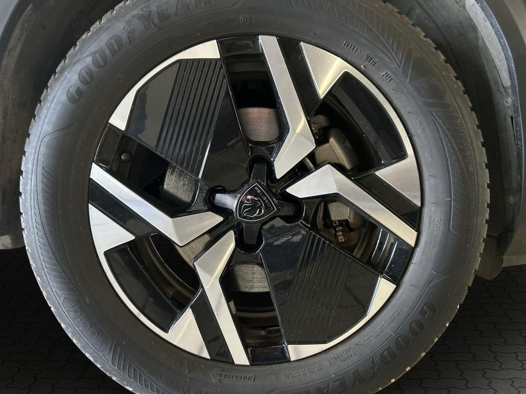 Peugeot e-2008