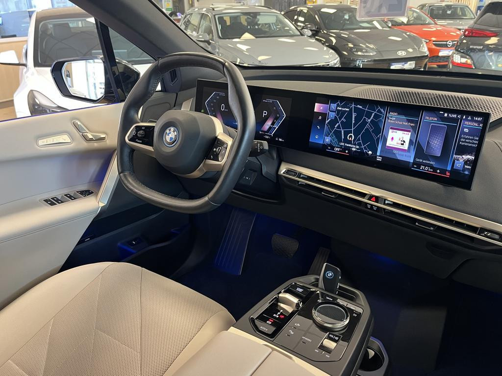 BMW iX