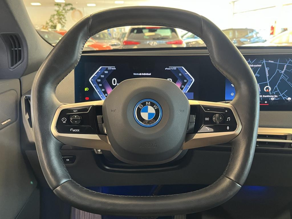 BMW iX