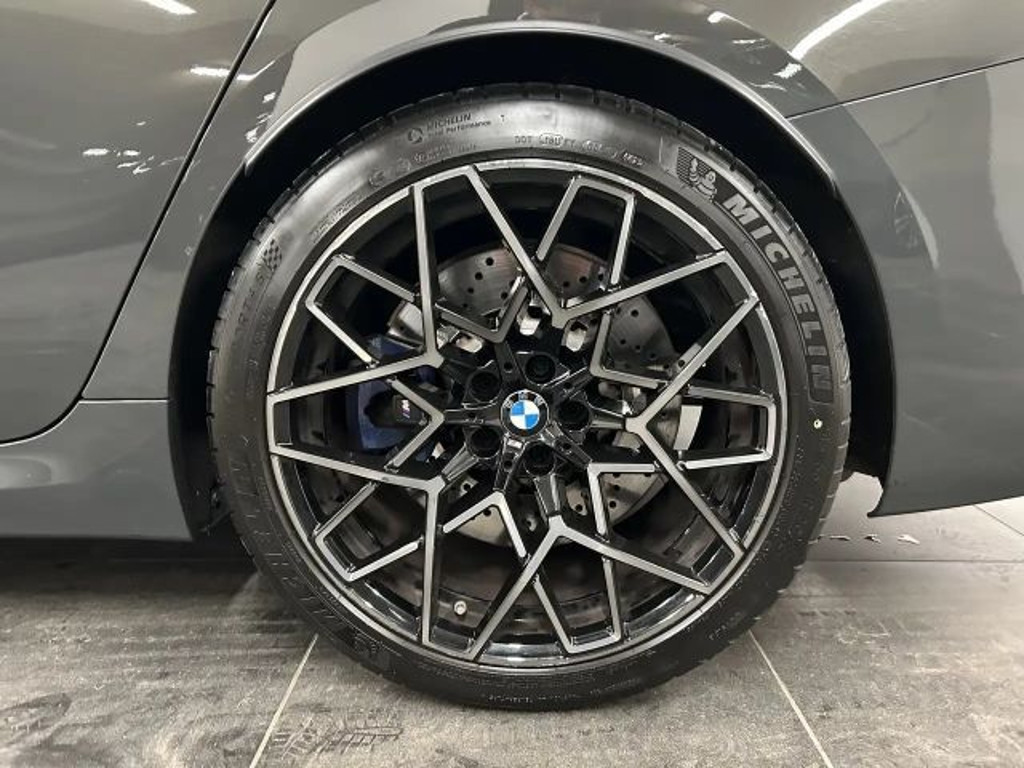 BMW M8