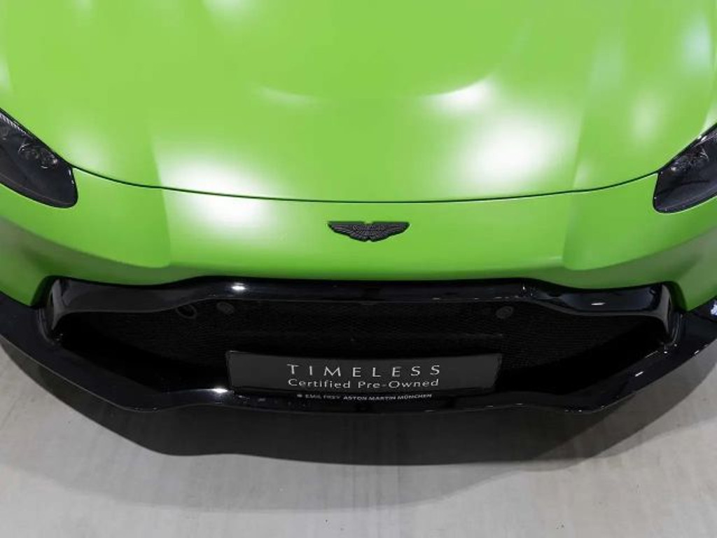 Aston Martin V8