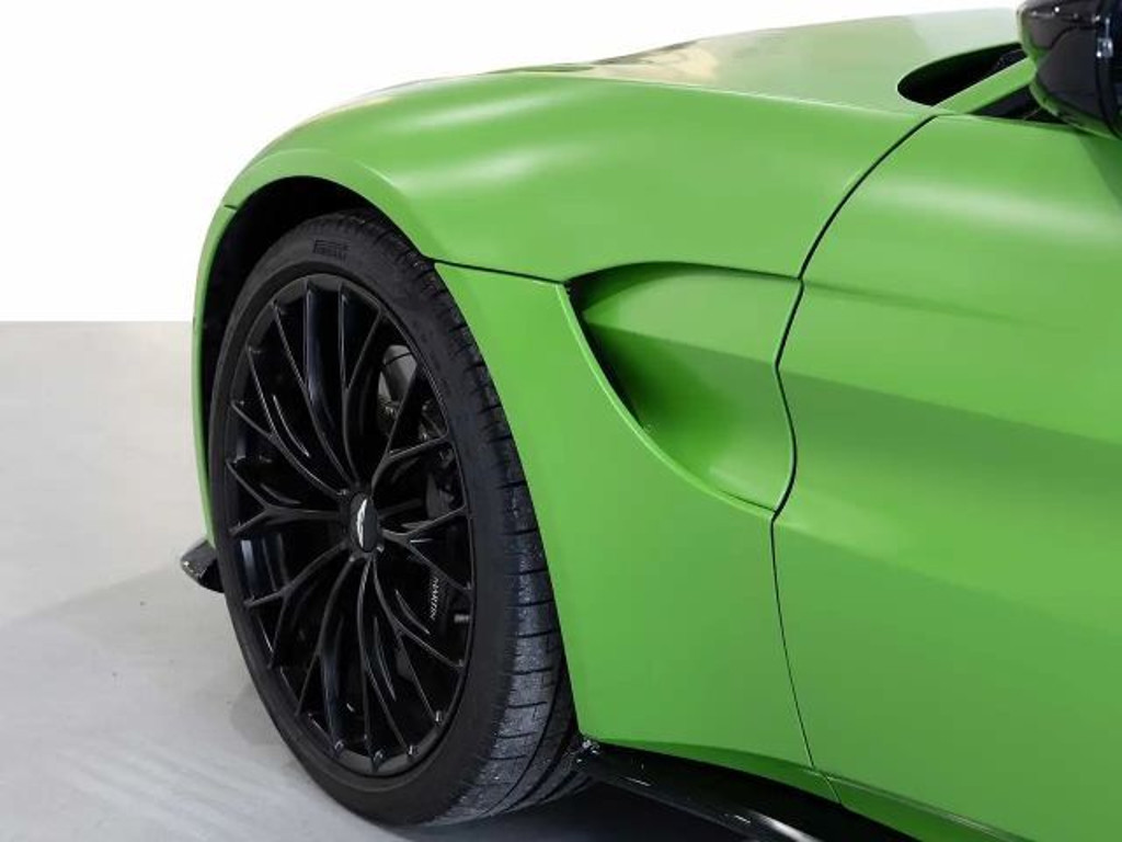 Aston Martin V8