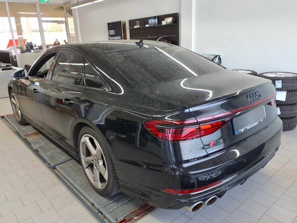 Audi S8