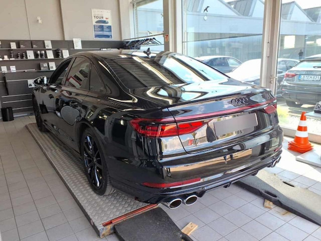 Audi S8