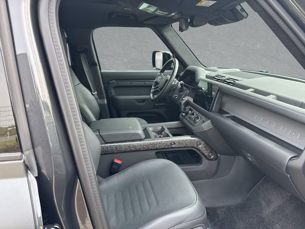 Land Rover Defender 110