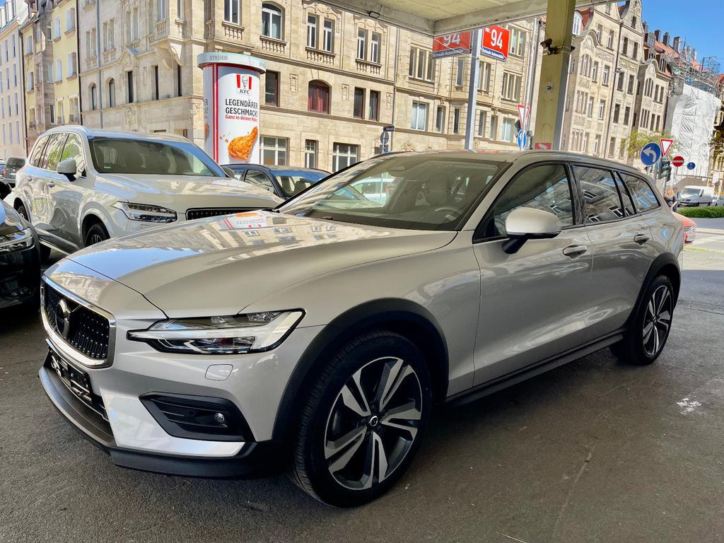 Volvo V60 Cross Country AWD Plus
