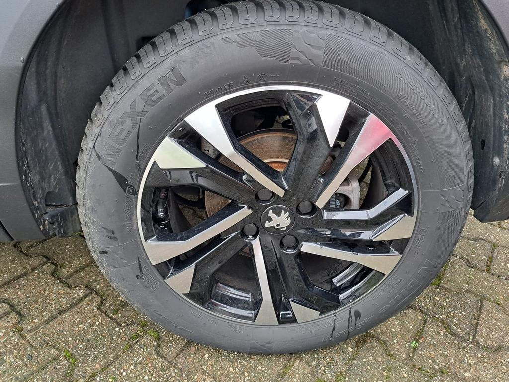 Peugeot e-2008