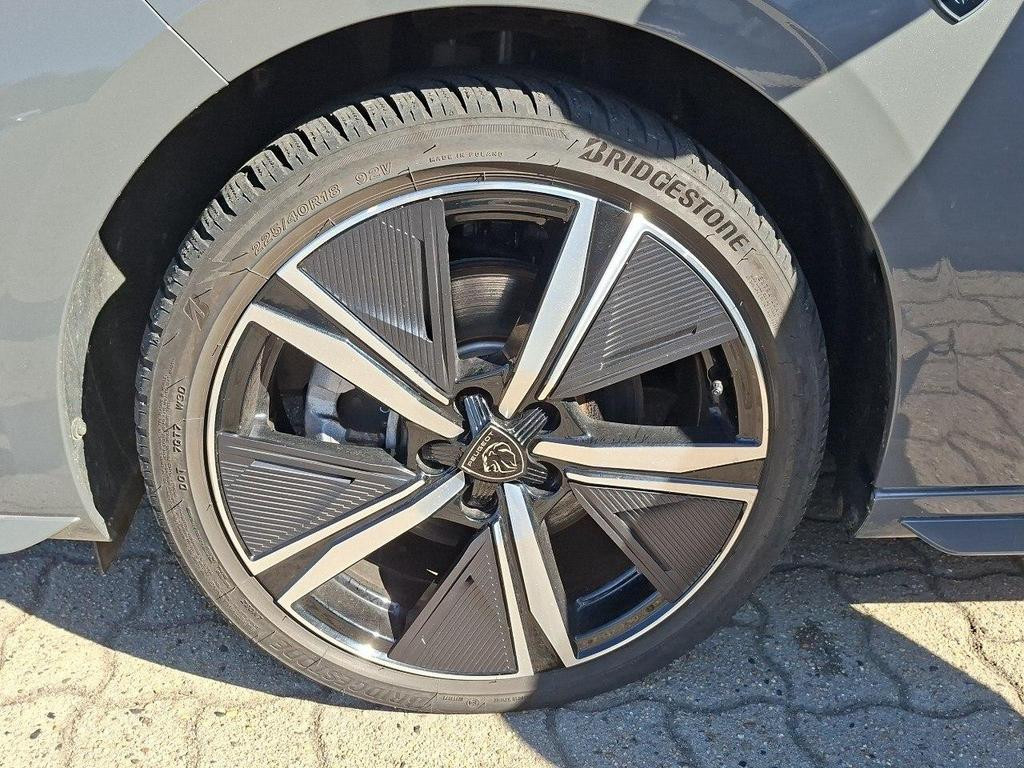 Peugeot e-308