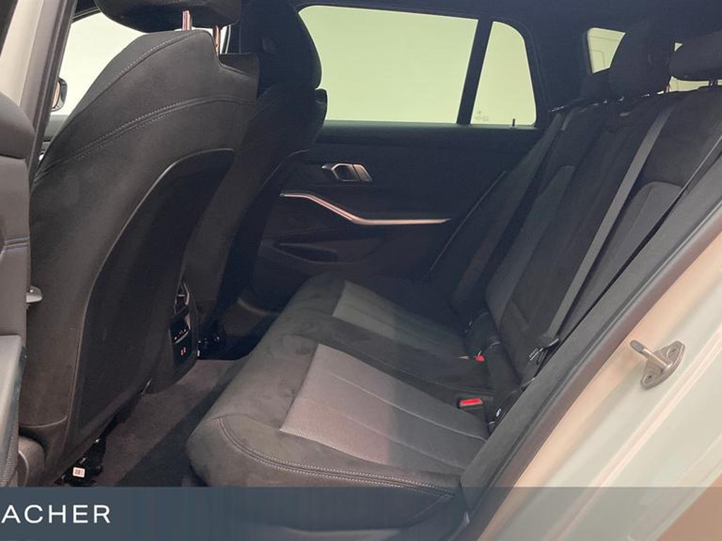 BMW 3 Serie 320 M-Sport Touring 320i