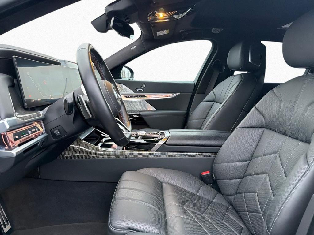 BMW i7