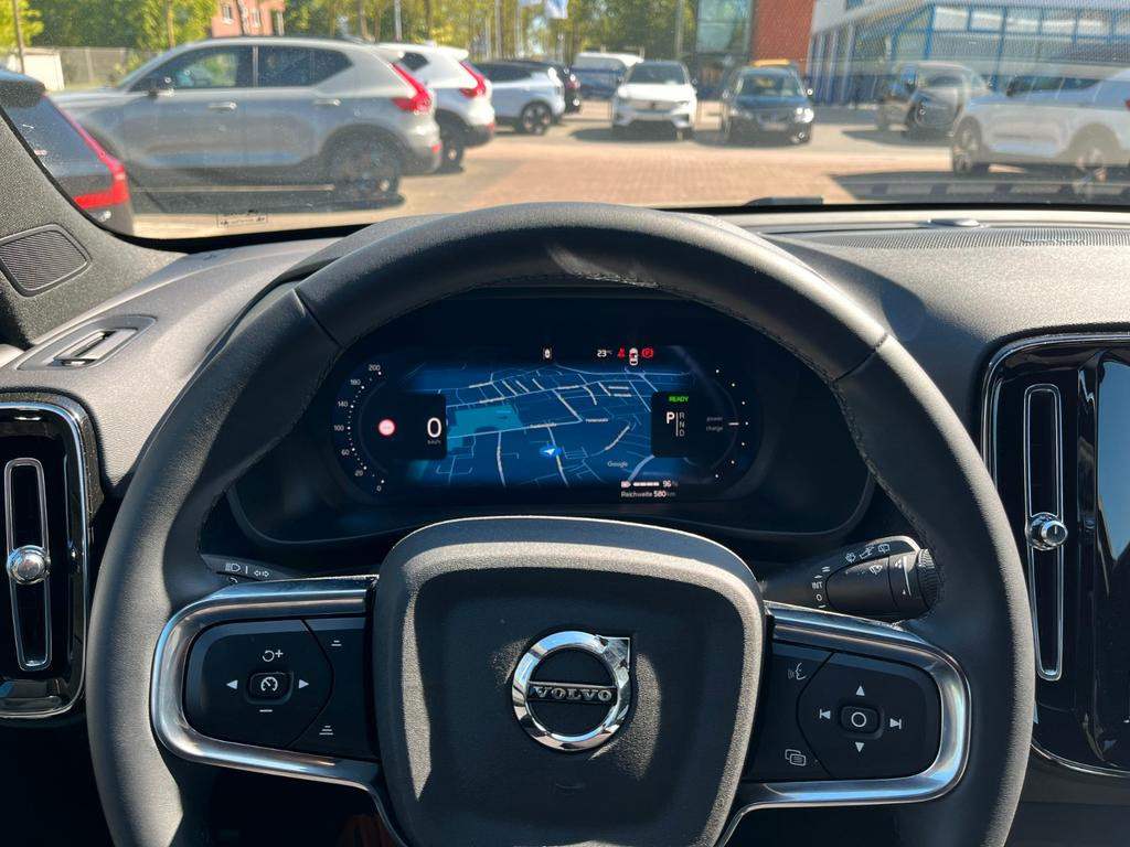 Volvo EX40