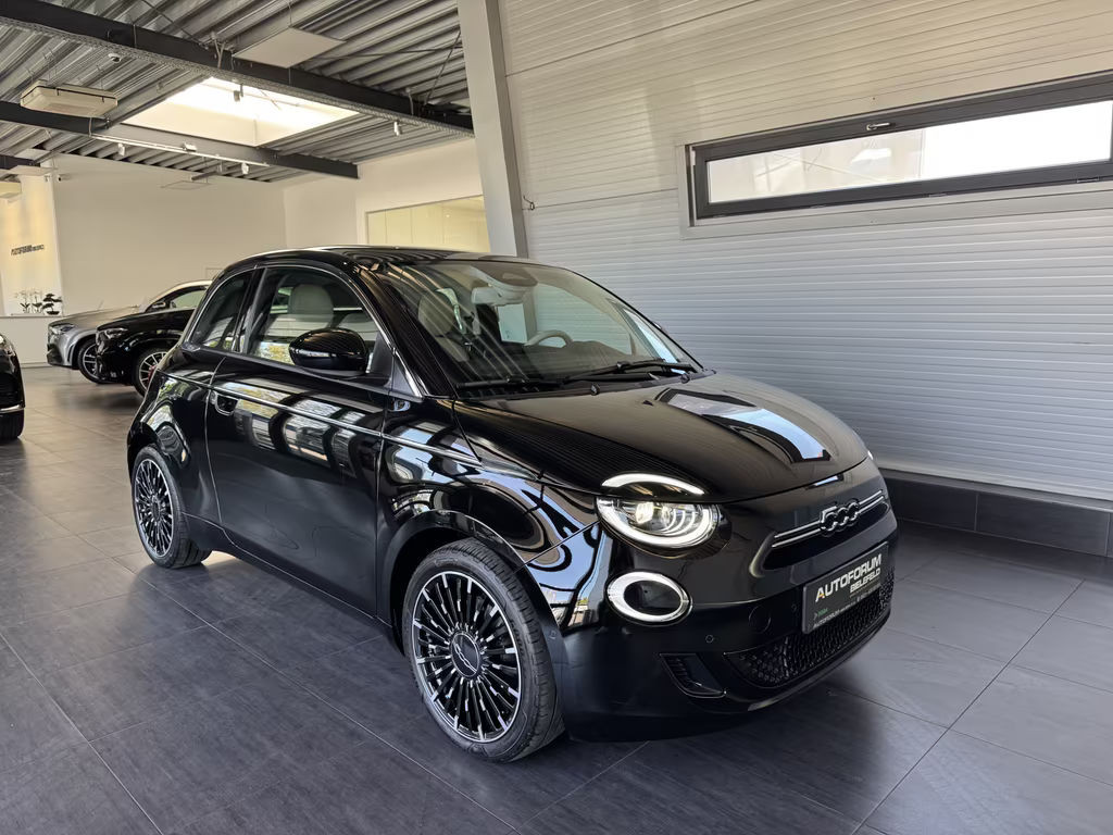 Fiat 500e La Prima