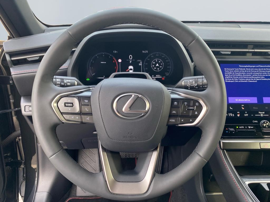Lexus LBX