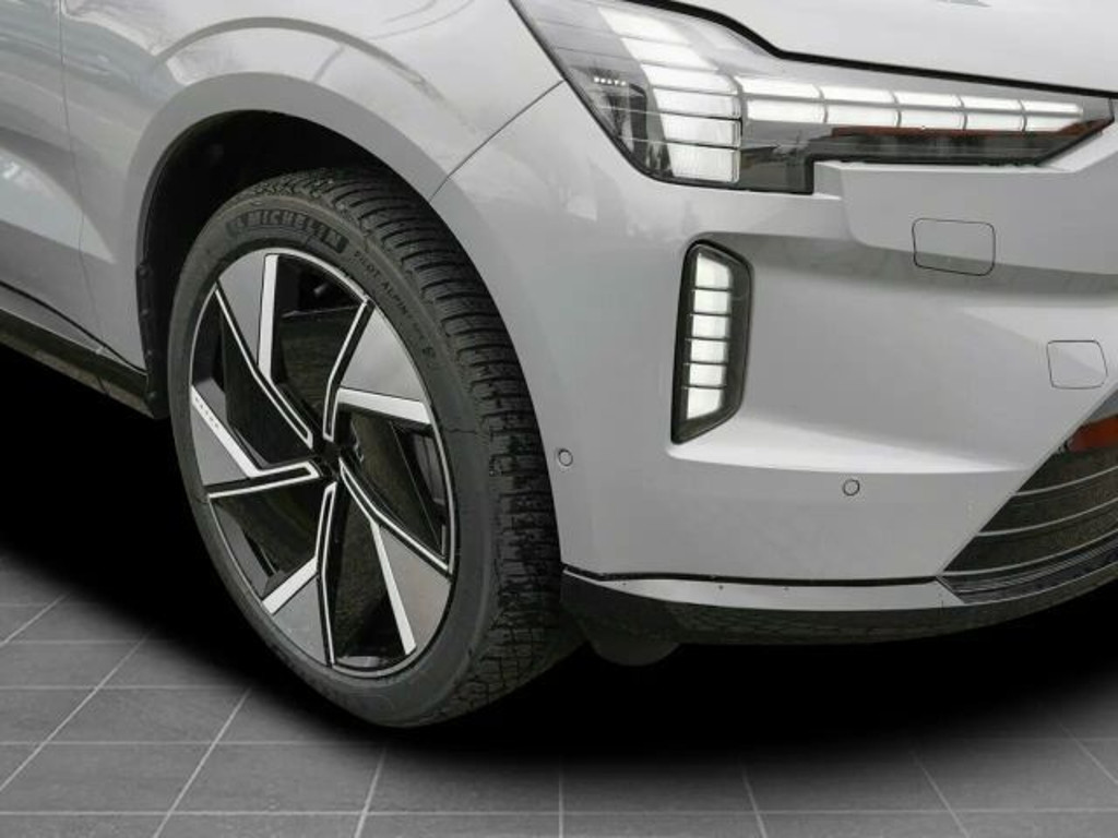 Volvo EX90
