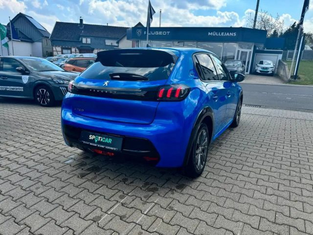 Peugeot e-208