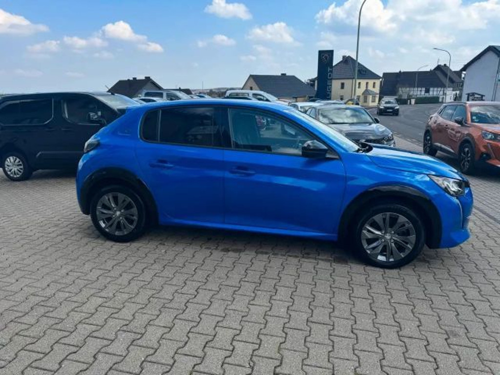 Peugeot e-208