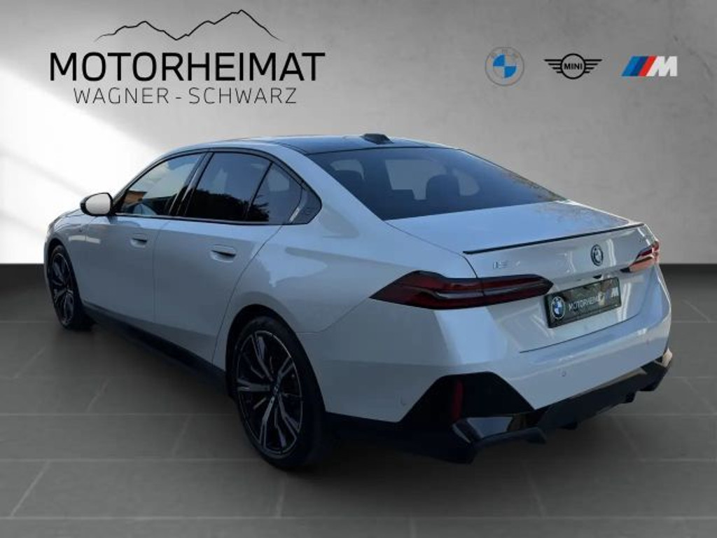 BMW i5