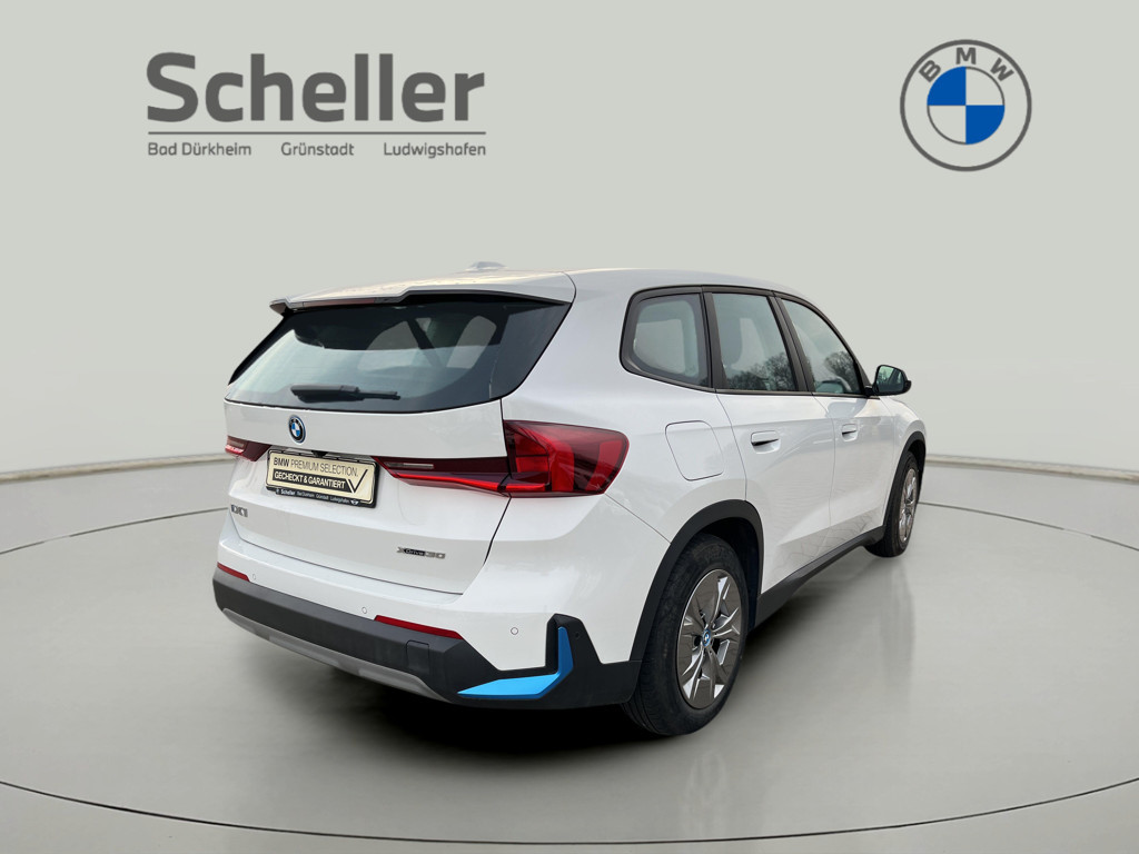 BMW iX1
