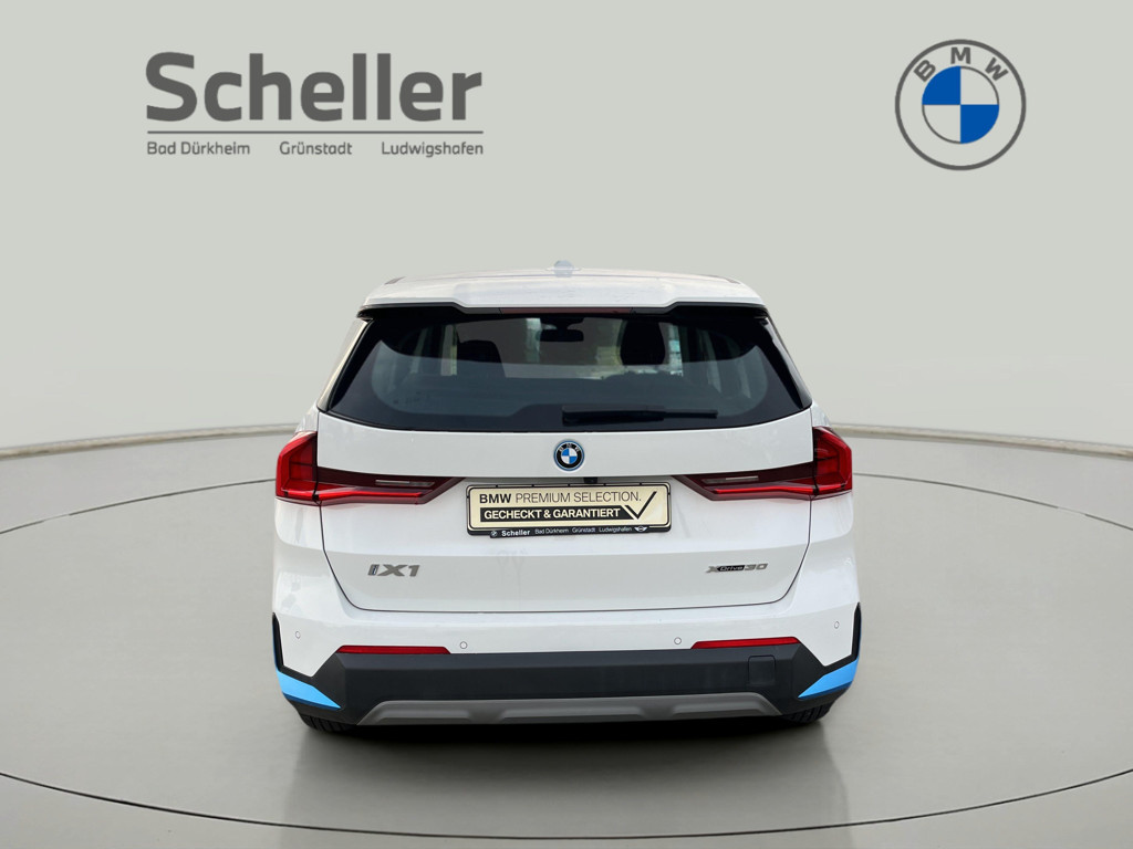 BMW iX1