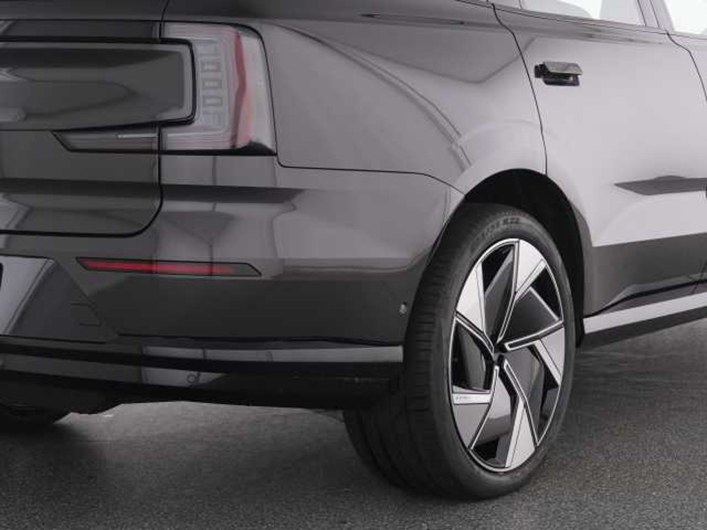 Volvo EX90