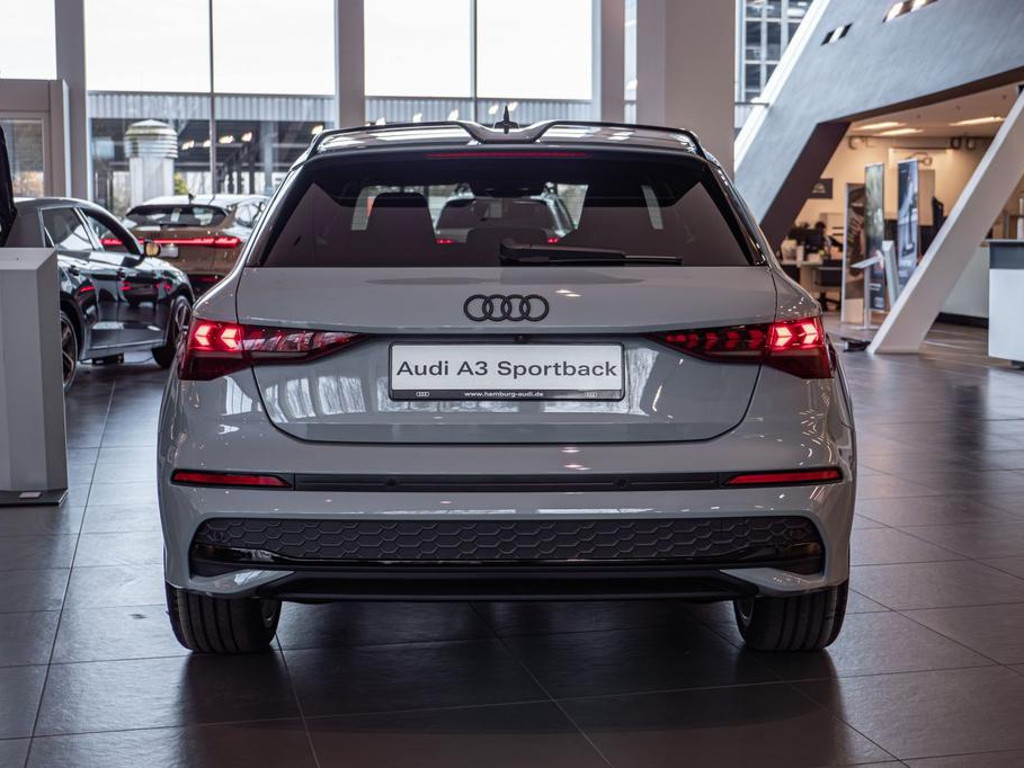 Audi A3 Sportback Sedan S-Line S-Tronic