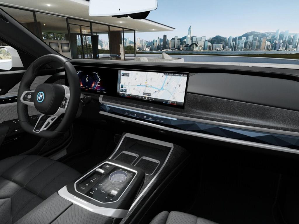 BMW i7