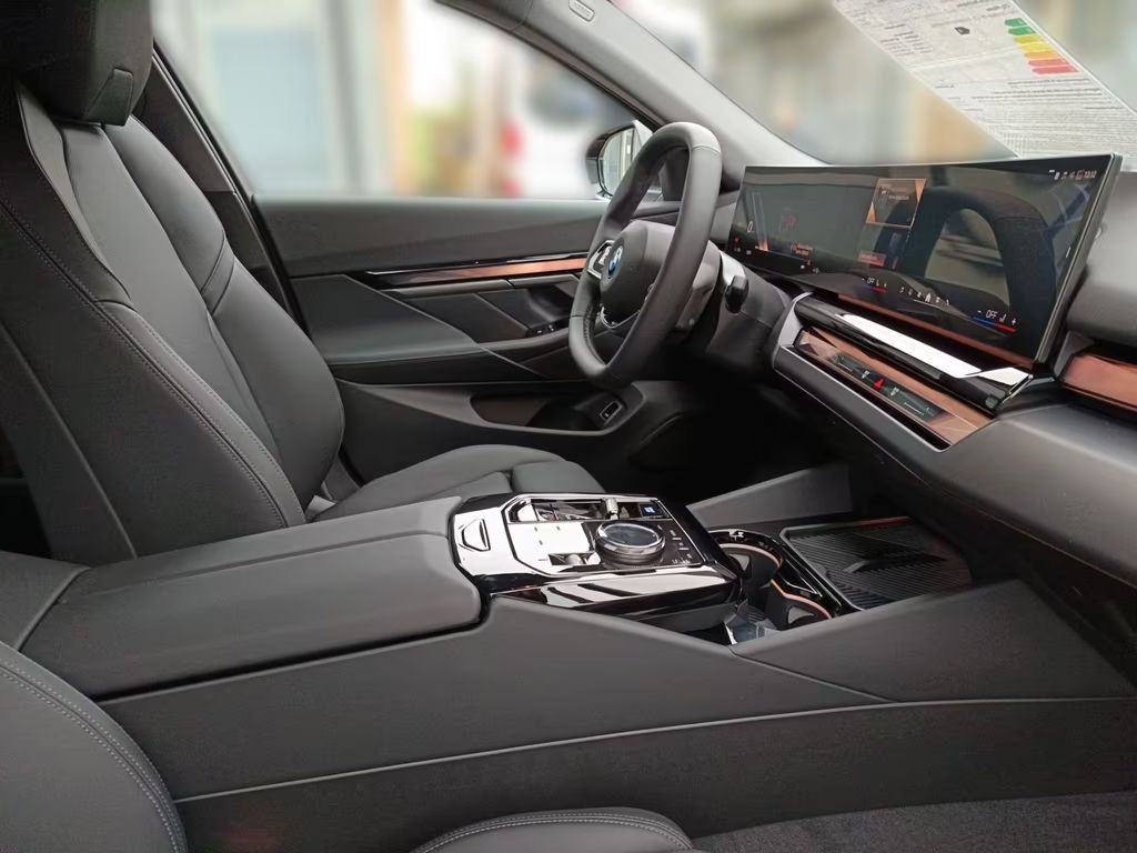 BMW i5