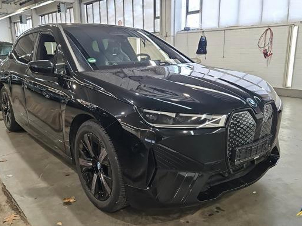 BMW iX