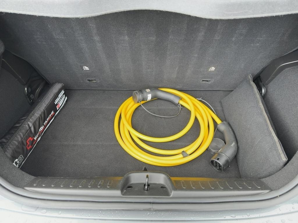 Fiat 500e 320 Km Reichweite Navi - Klimaautomatik