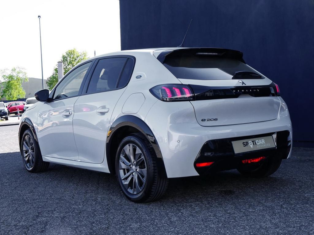 Peugeot e-208