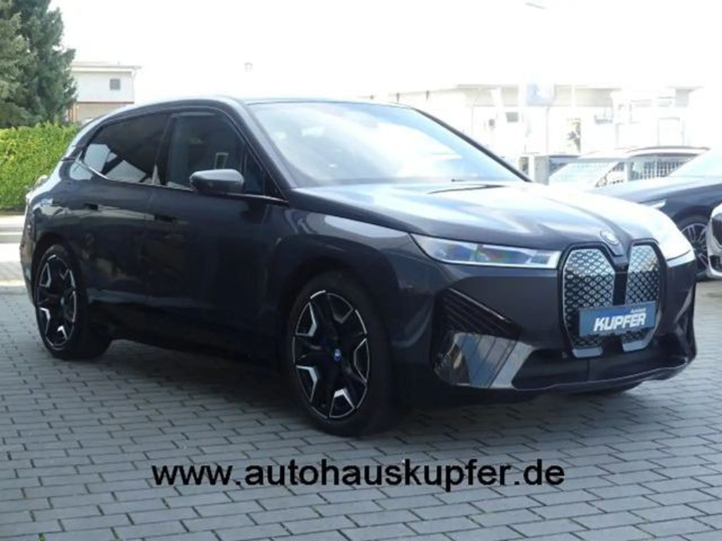 BMW iX