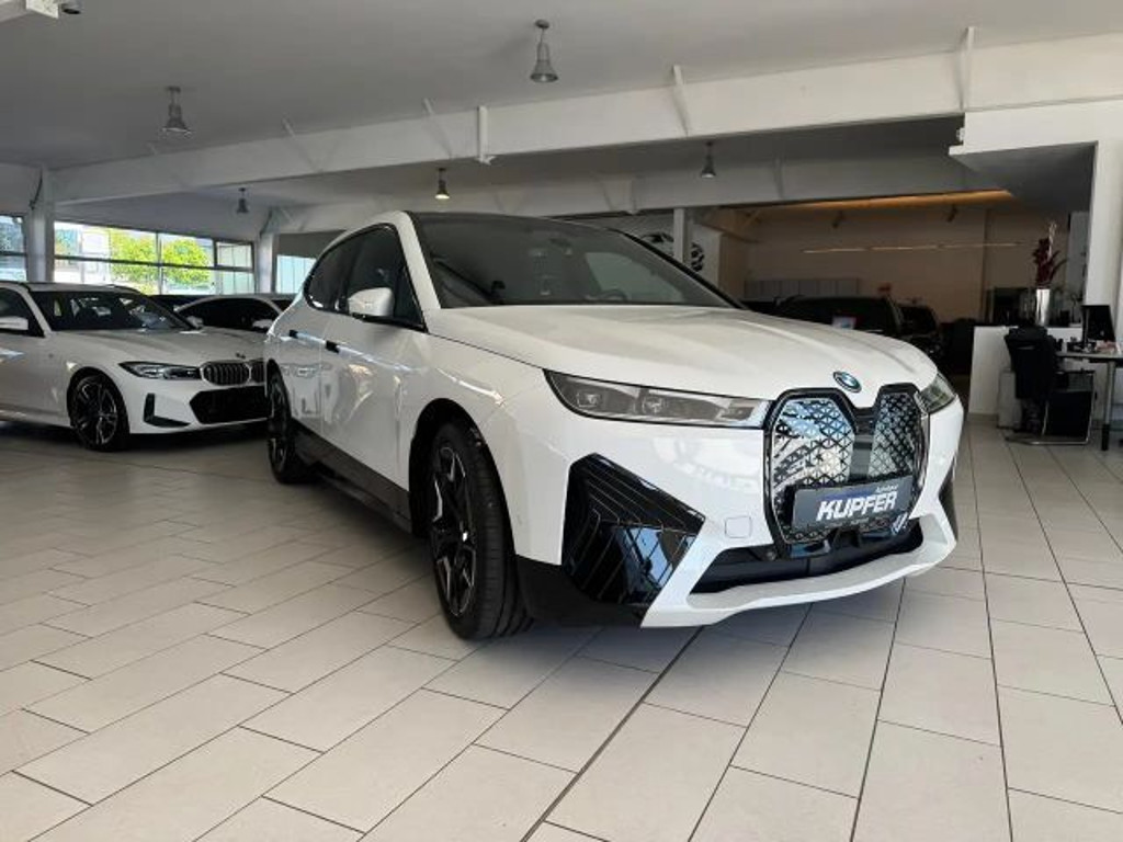BMW iX