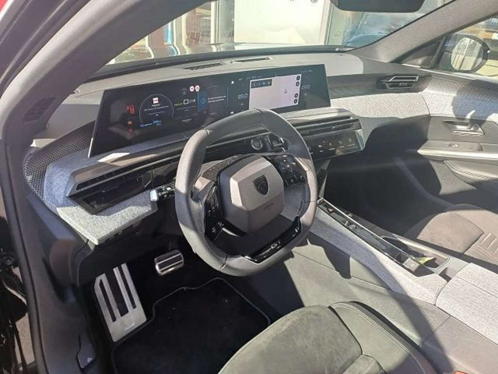 Peugeot E-3008