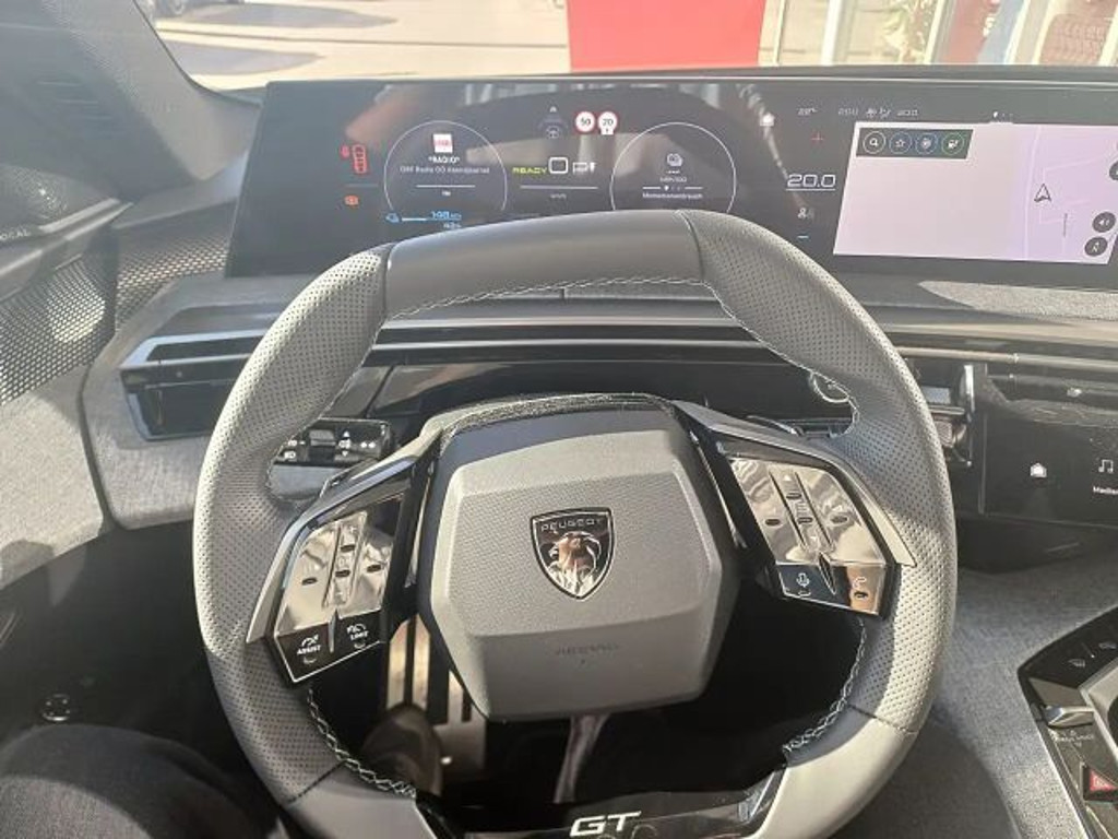 Peugeot E-3008