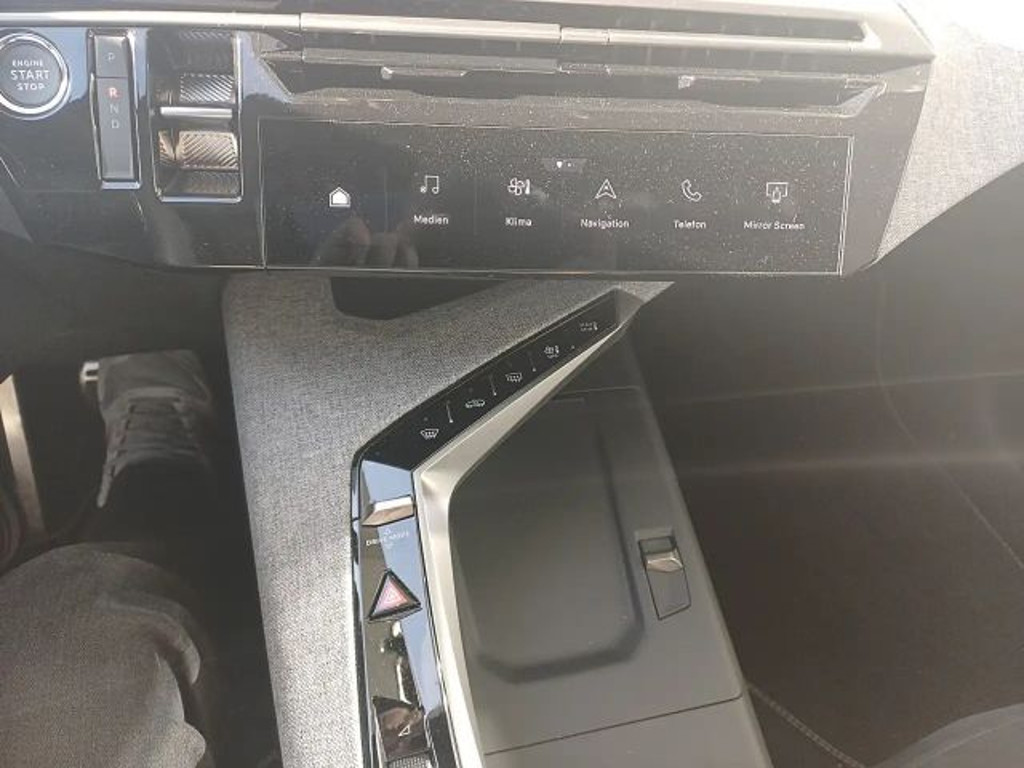 Peugeot E-3008