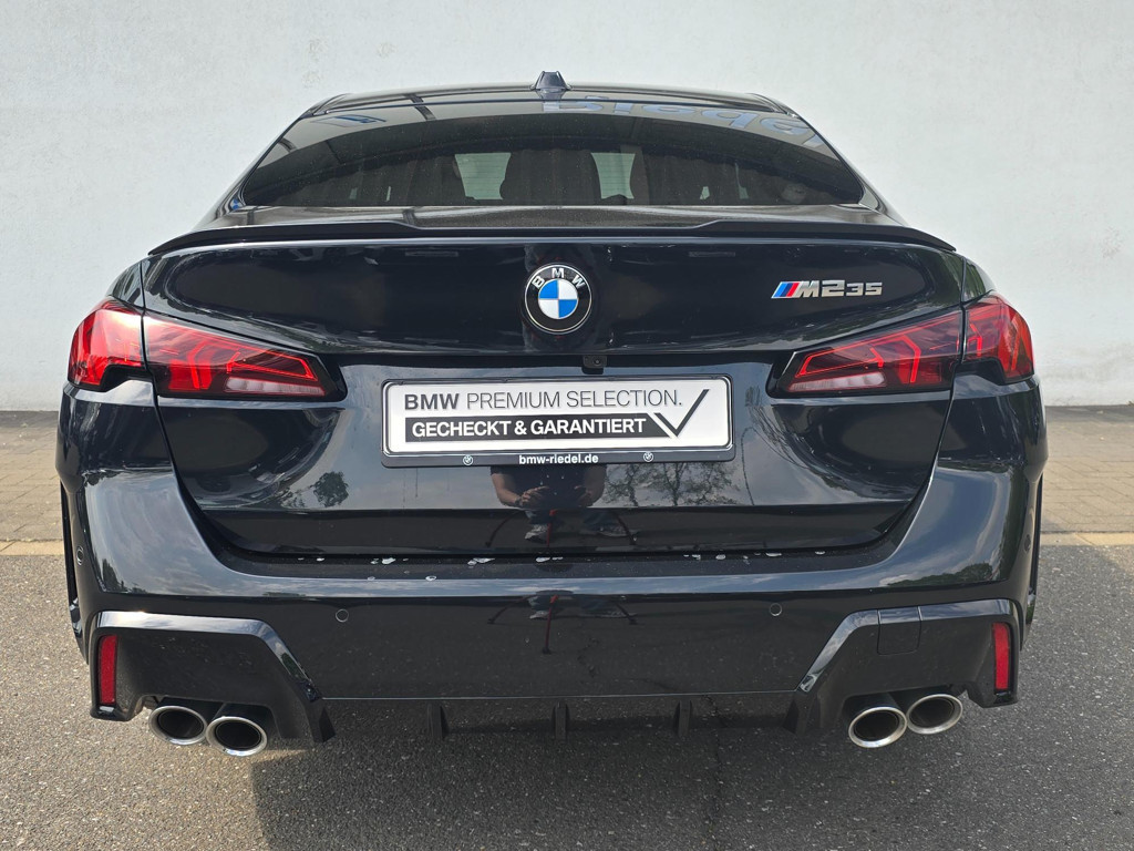 BMW M235