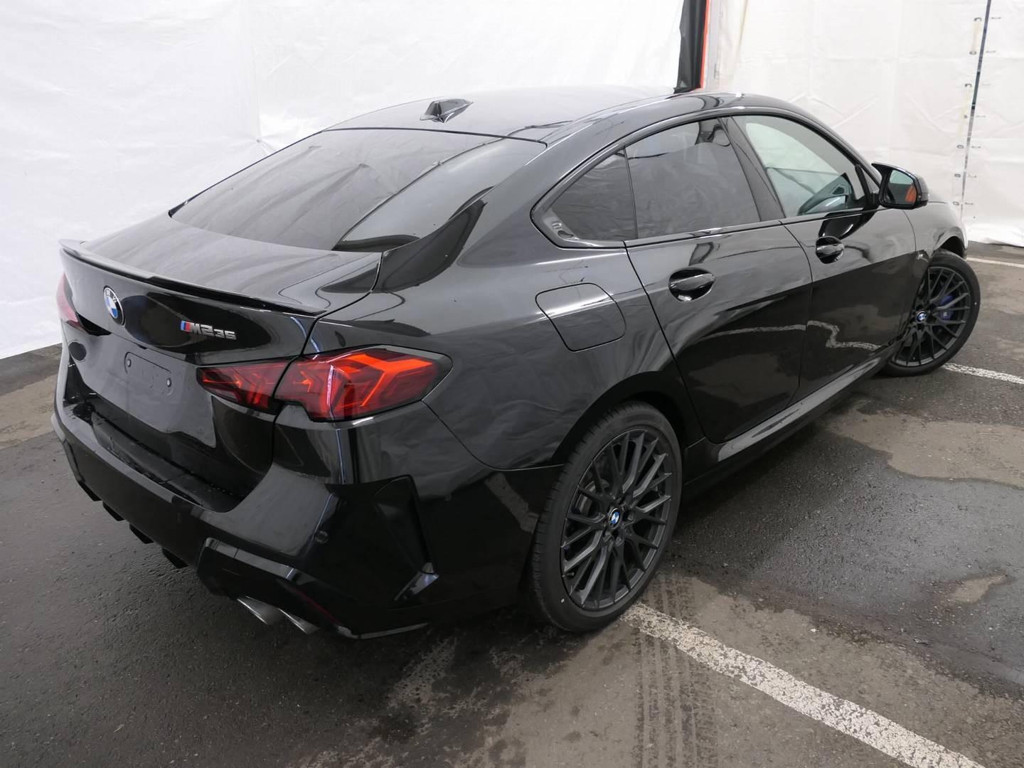 BMW M235