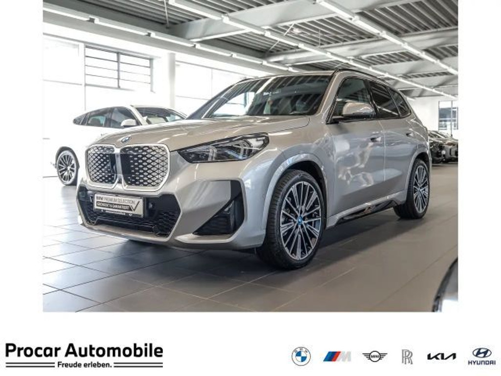 BMW iX1