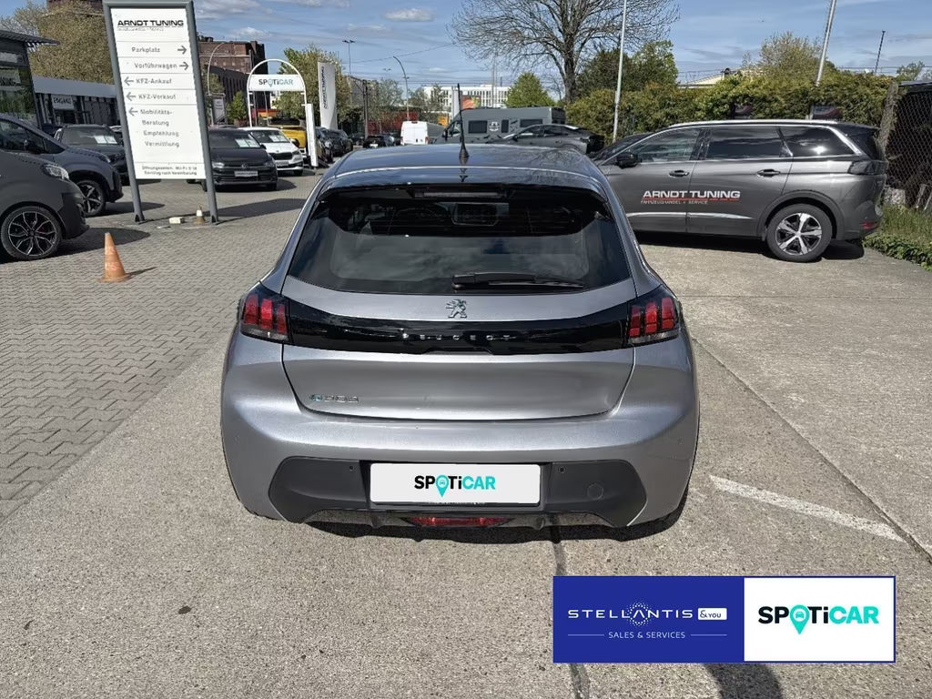 Peugeot e-208