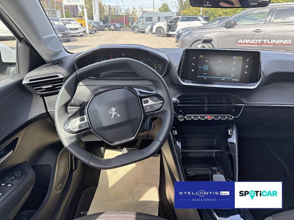 Peugeot e-208