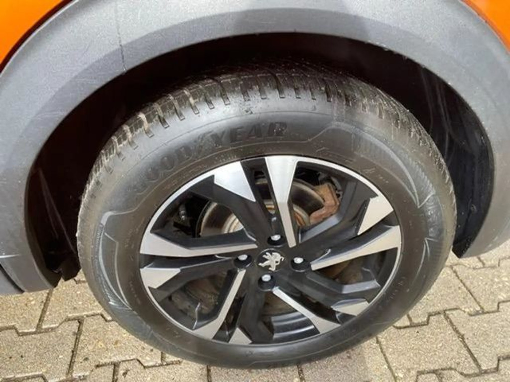 Peugeot e-2008