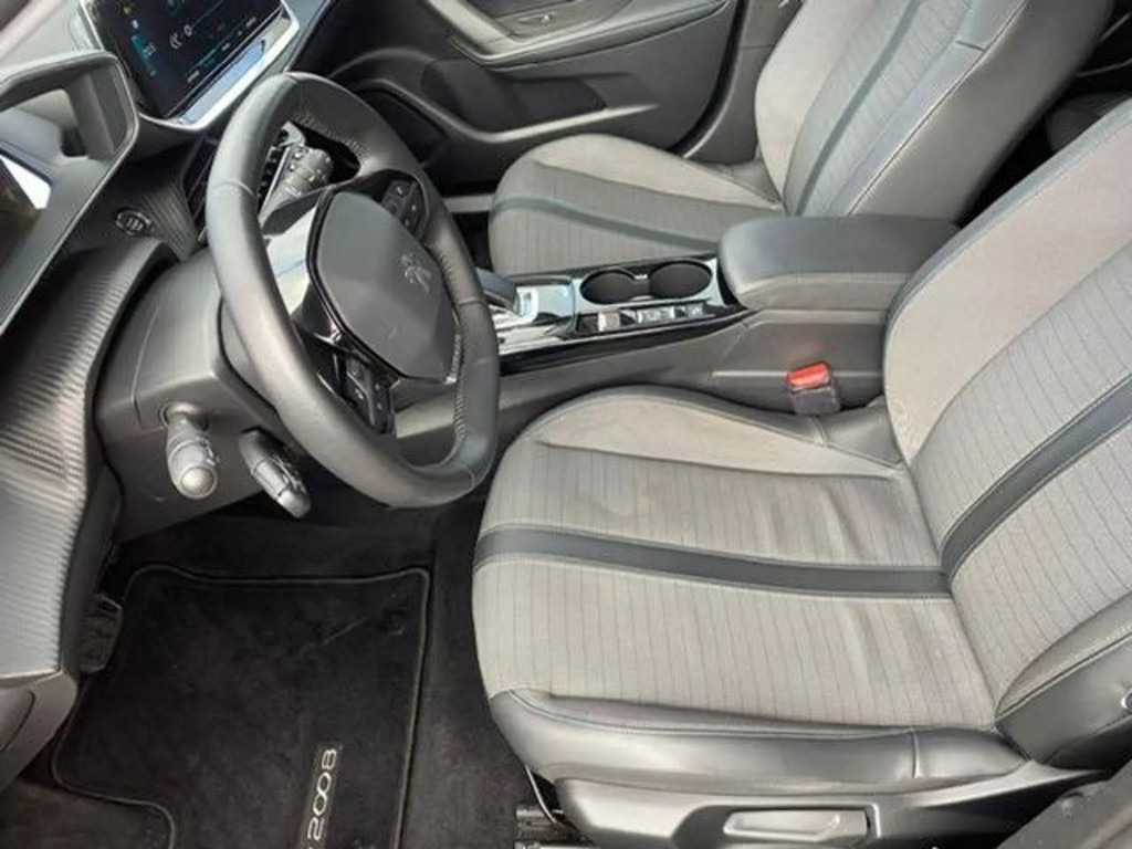 Peugeot e-2008