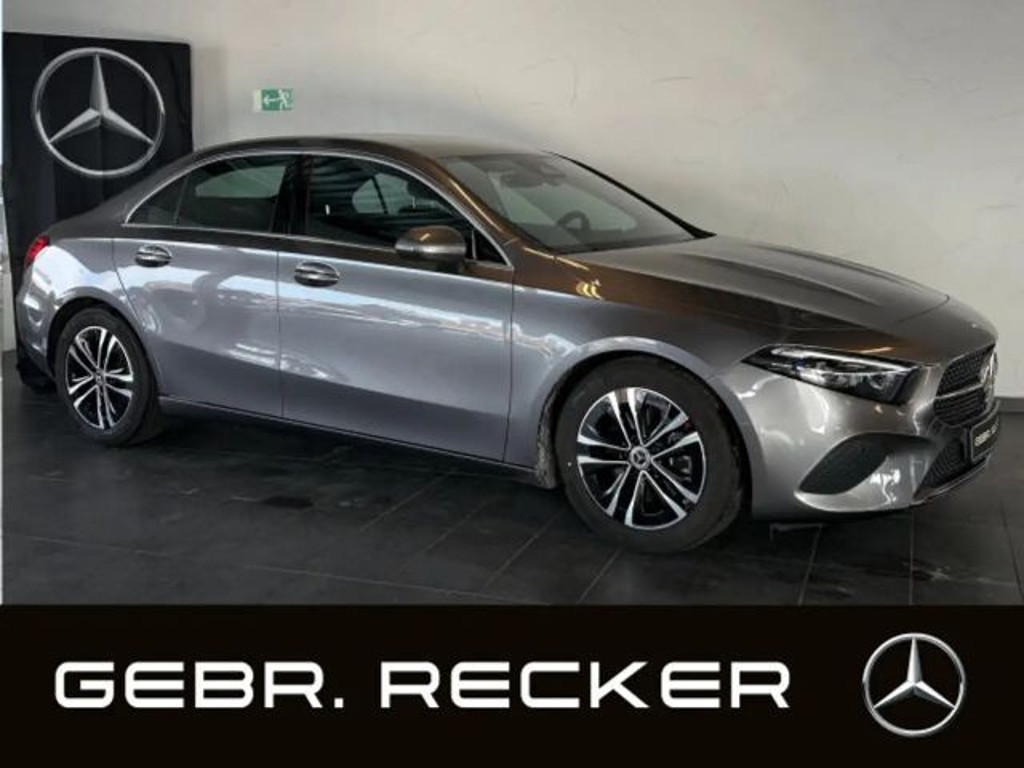 Mercedes-Benz A-Klasse A 220 Progressive A 220 d