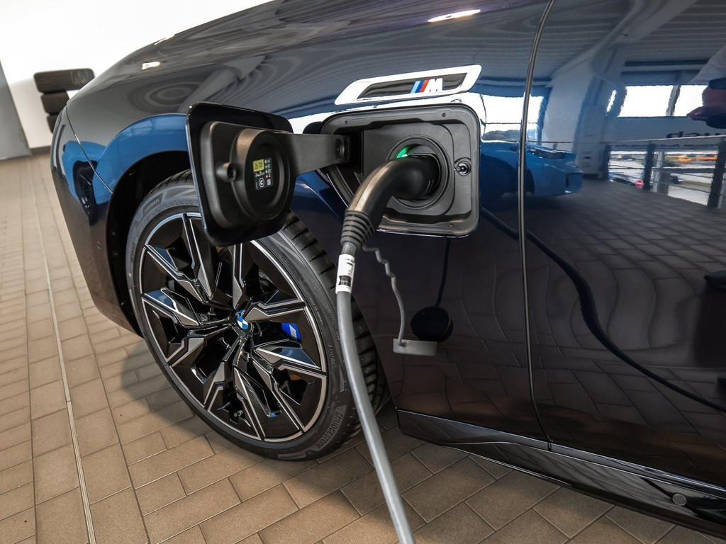 BMW M760